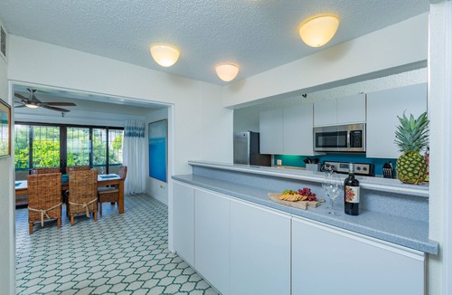 Estate Golden Rock Condo | Spacious beach front living with spectacular Caribbean sea-views.