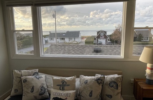 Mattituck House | Spacious Beach House, Steps to Beach