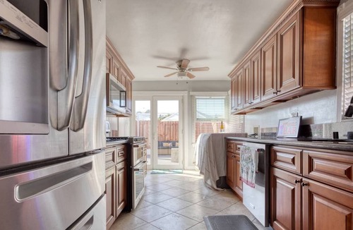 Belmont Shore Apartment | Spacious Beach Retreat