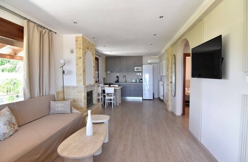 Ormos Panagias Villa | Spacious beachfront retreat with large garden in Ormos Panagias