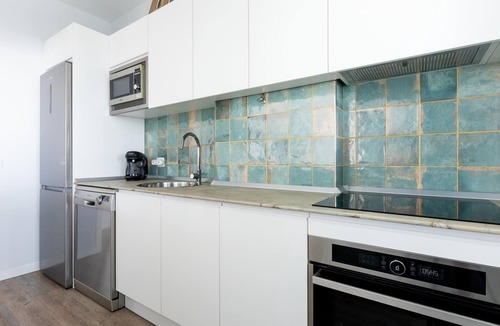 Radazul Apartment | Spacious beachfront apartment with communal pool