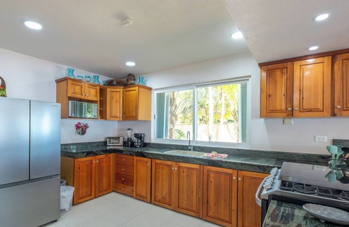 Akumal Villa | Spacious Beachfront Living on Akumal Bay