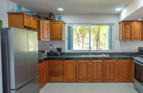 Akumal Villa | Spacious Beachfront Living on Akumal Bay