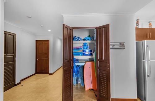 Barrio Los Villalobos Apartment | Spacious beachfront view patio, 1380 sqm condo, Aircon, 24hr security, new decor