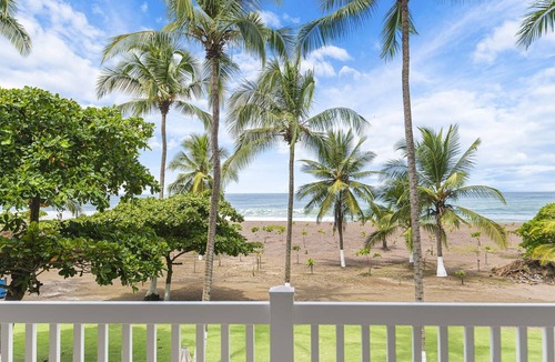 Barrio Los Villalobos Apartment | Spacious beachfront view patio, 1380 sqm condo, Aircon, 24hr security, new decor