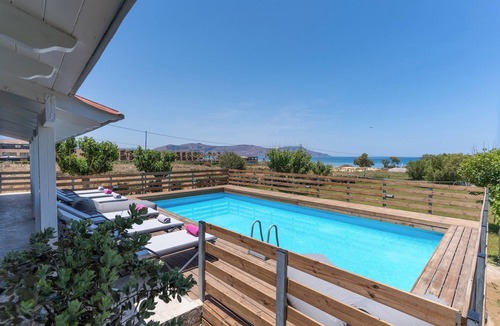 Georgioupolis Villa | Spacious beachfront villa - Boutique Suites Alkioni - 7 bedrooms - 14+ persons