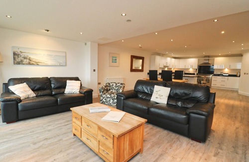 Treyarnon Apartment | Spacious beachside apartment with garden and sea views, dogs welcome