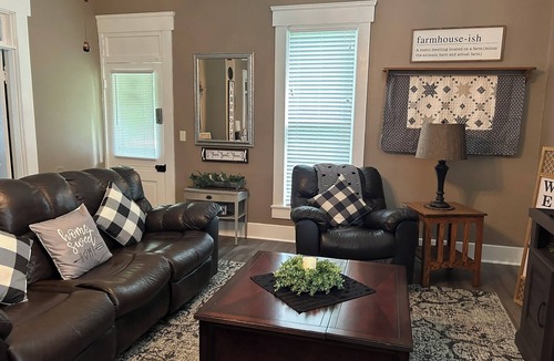 Maxwell House | Spacious Beautiful 1800s Farmhouse ALL Updated with 2 acre quiet rural setting