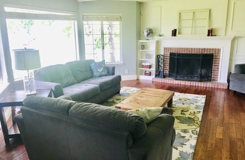 Sherwood Hills House | Spacious, Beautiful 7 bedroom Home on the Mountain w Hot Tub (weeklydiscount!)