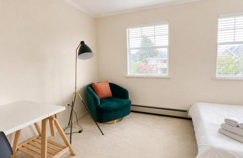 Arbutus Ridge House | Spacious bedroom with Ensuite Bath near Kitsilano