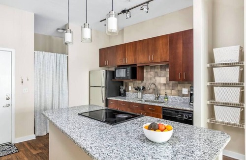 Inman Park Apartment | Spacious Beltline loft in Inman Park- Pool, gym