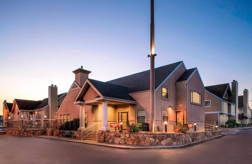 Highland House | Spacious Bi-Level Denver Loft, Living Area, Ideal for Group & Family Stays