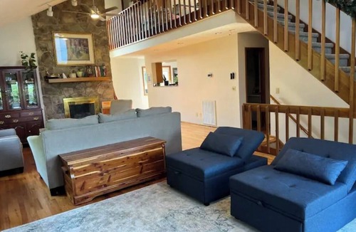 Merrimac House | Spacious Blacksburg home, conveniently located to Virginia Tech!