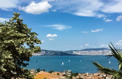 Adalar House | Spacious Bohemian Triplex with 180° Sea Views