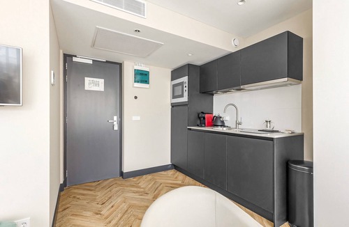 Slotervaart Apartment | Spacious boutique studio-apt near city center!