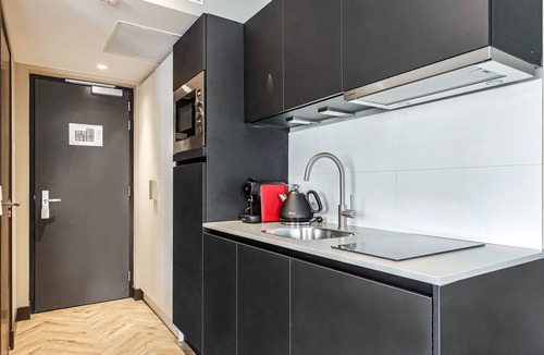 Slotervaart Apartment | Spacious boutique studio-apt near city center!