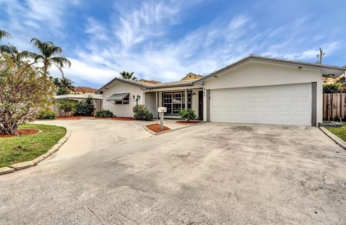 Boynton Beach Villa | Spacious Boyton Beach 4BR with pool near beach