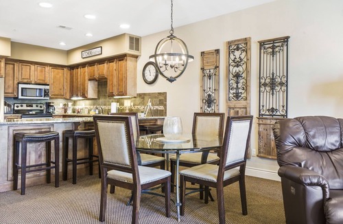 Branson Condo | Spacious Branson Condo w/Pool, Elevator & Great Location Near All Attractions!