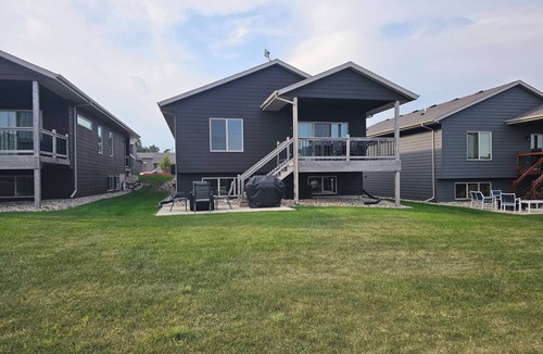 Spirit Lake Cabin | Spacious Bridges Bay Poolside Getaway Cabin #220