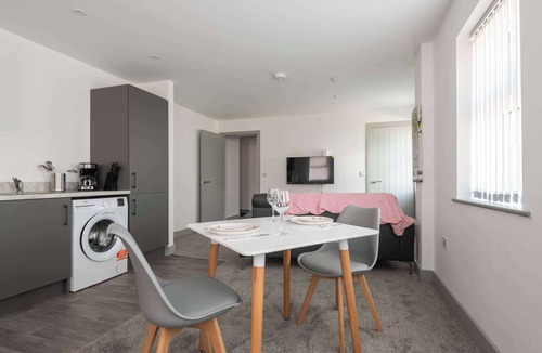 Doncaster Apartment | Spacious & Bright 1 Bed Flat in Central Doncaster