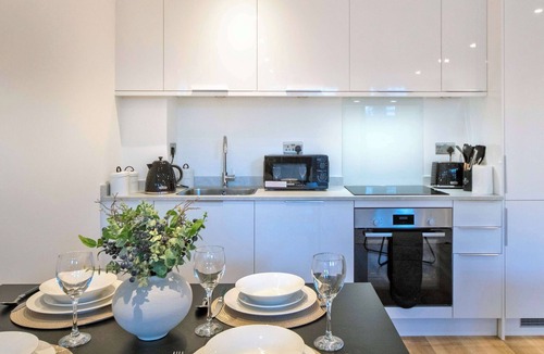 Gravesend Apartment | Spacious & Bright 1 Bedroom Apartment in Gravesend