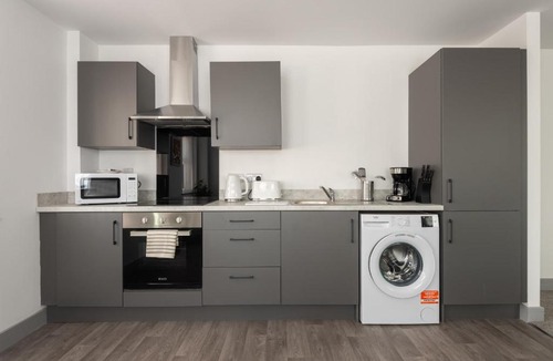 Doncaster Apartment | Spacious & Bright 1 Bed Flat in Central Doncaster