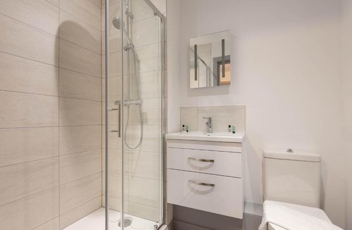 Doncaster Apartment | Spacious & Bright 1 Bed Flat in Central Doncaster
