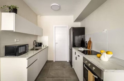 Old North Apartment | Spacious & Bright 3BR Apt with City View