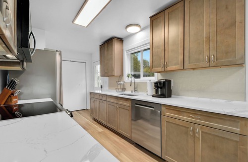 Northeast Anchorage House | Spacious, bright 5-bedroom in Anchorage with hot tub & great outdoor space!