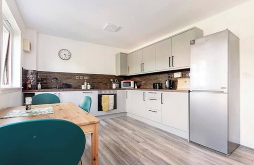 Leith Apartment | Spacious, bright and quiet 2-bedroom flat in historic Leith