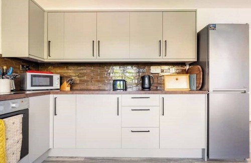 Leith Apartment | Spacious, bright and quiet 2-bedroom flat in historic Leith