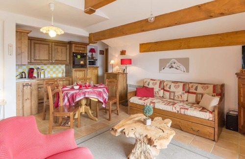 Les Eucherts Apartment | Spacious bright apartment at the slopes with parking