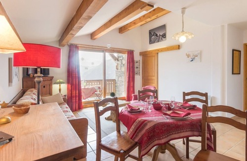 Les Eucherts Apartment | Spacious bright apartment at the slopes with parking