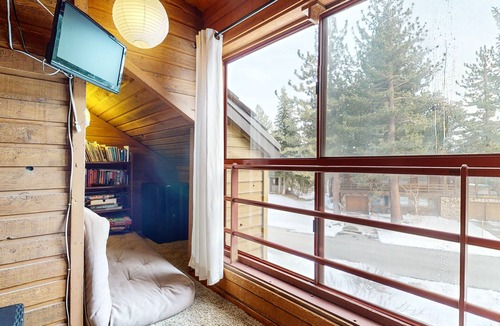 Mammoth Lakes Condo | Spacious & Bright Condo with Air Conditioning! Near Walking/Biking Trails