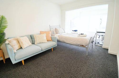 Forrest Hill House | Spacious, bright & central home with all amenities