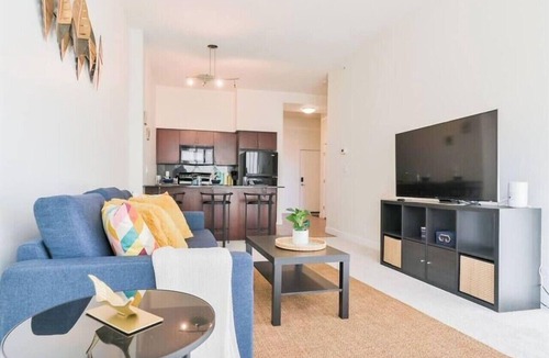 Haysboro Apartment | Spacious & Bright Condo 10 Min from DT