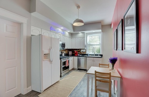 New Pathways Cottage | Spacious & Bright Cottage in Beautiful, Safe Midtown - 2 Miles from Beale Street