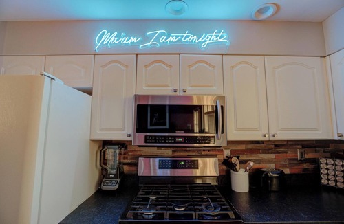 New Pathways Cottage | Spacious & Bright Cottage in Beautiful, Safe Midtown - 2 Miles from Beale Street