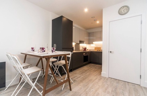 Abbey Wood Apartment | Spacious Bright Flat 20 Mins To Central London - Pass the Keys