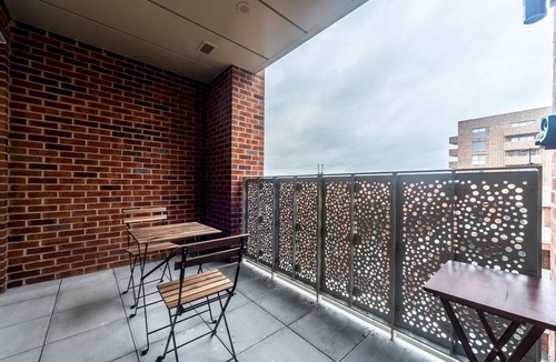 Abbey Wood Apartment | Spacious Bright Flat 20 Mins To Central London - Pass the Keys