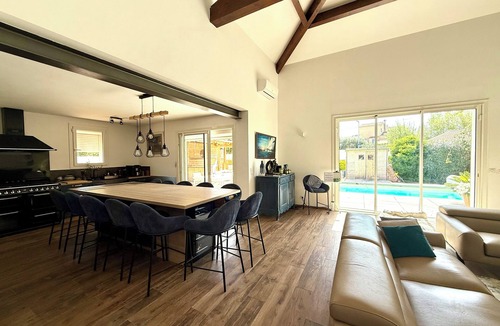 Istres House | Spacious, bright, fully renovated villa in an excellent location.