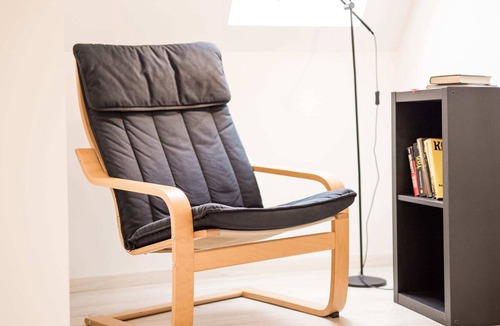 Lechhausen Apartment | Spacious & Bright: King Bed, Kitchen, Free Parking