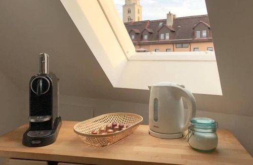 Lechhausen Apartment | Spacious & Bright: King Bed, Kitchen, Free Parking