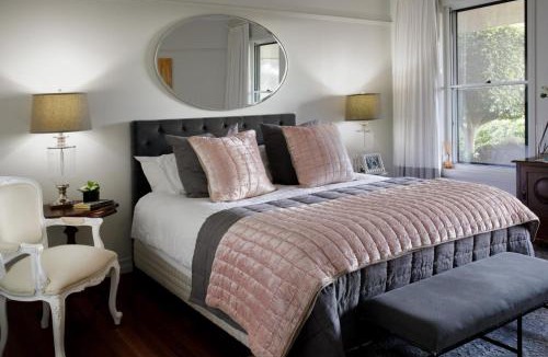 Cotswold Hills House | Spacious Bright & Luxurious 5BR Family Retreat
