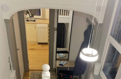 Glyndon Apartment | Spacious Bright Modern 2 Bedroom Split Level Flat