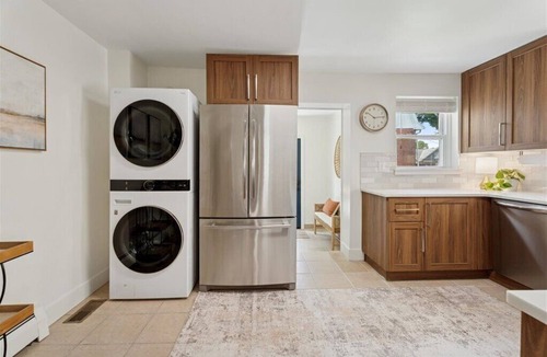 Ardmore House | Spacious, bright, renovated and on the Main Line!