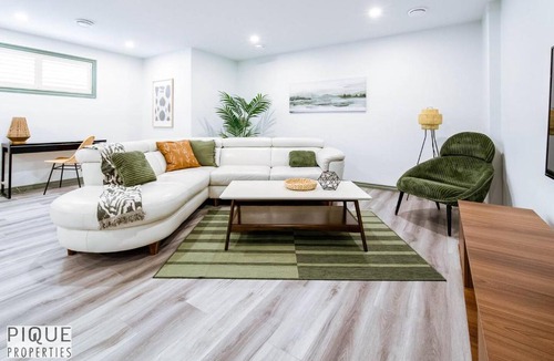 Southwest Edmonton Apartment | Spacious Bright Suite - Sleeps 4 - King Bed - NFLX