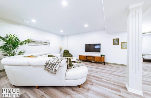 Southwest Edmonton Apartment | Spacious Bright Suite - Sleeps 4 - King Bed - NFLX