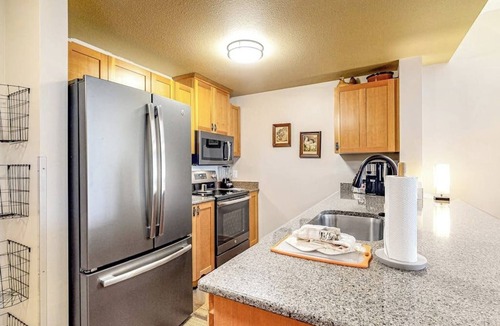 Copper Mountain Village Condo | Spacious & Bright Condo W/Shared Pool, Easy Ski Access & Free WiFi
