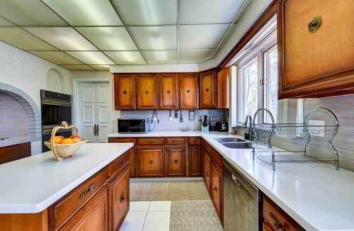 Williamsville House | Spacious Buffalo Brick Home w/Backyard!
